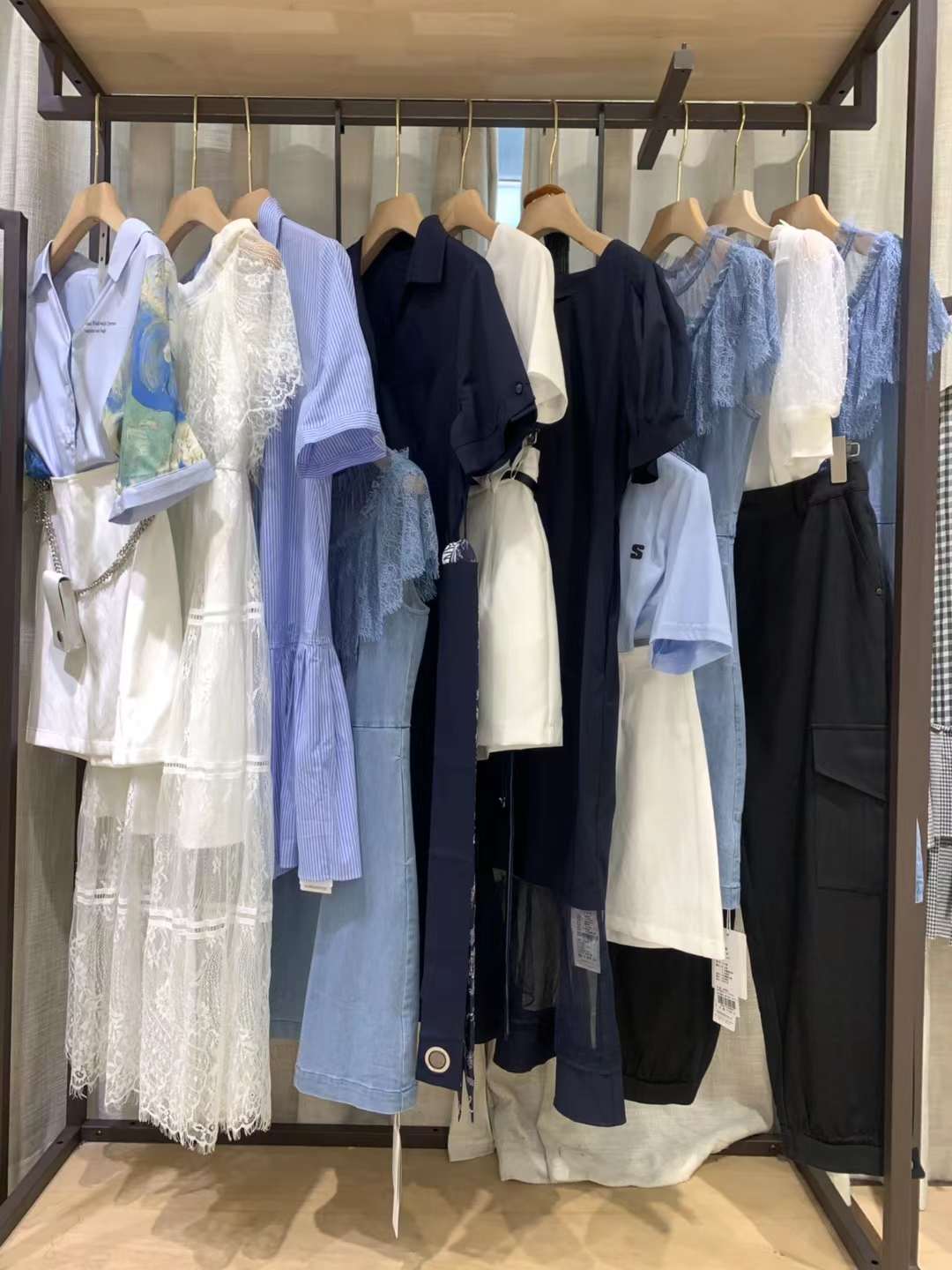 撤柜折扣女裝 青葵2022夏直播撤柜女裝哪里進(jìn)貨更便宜？