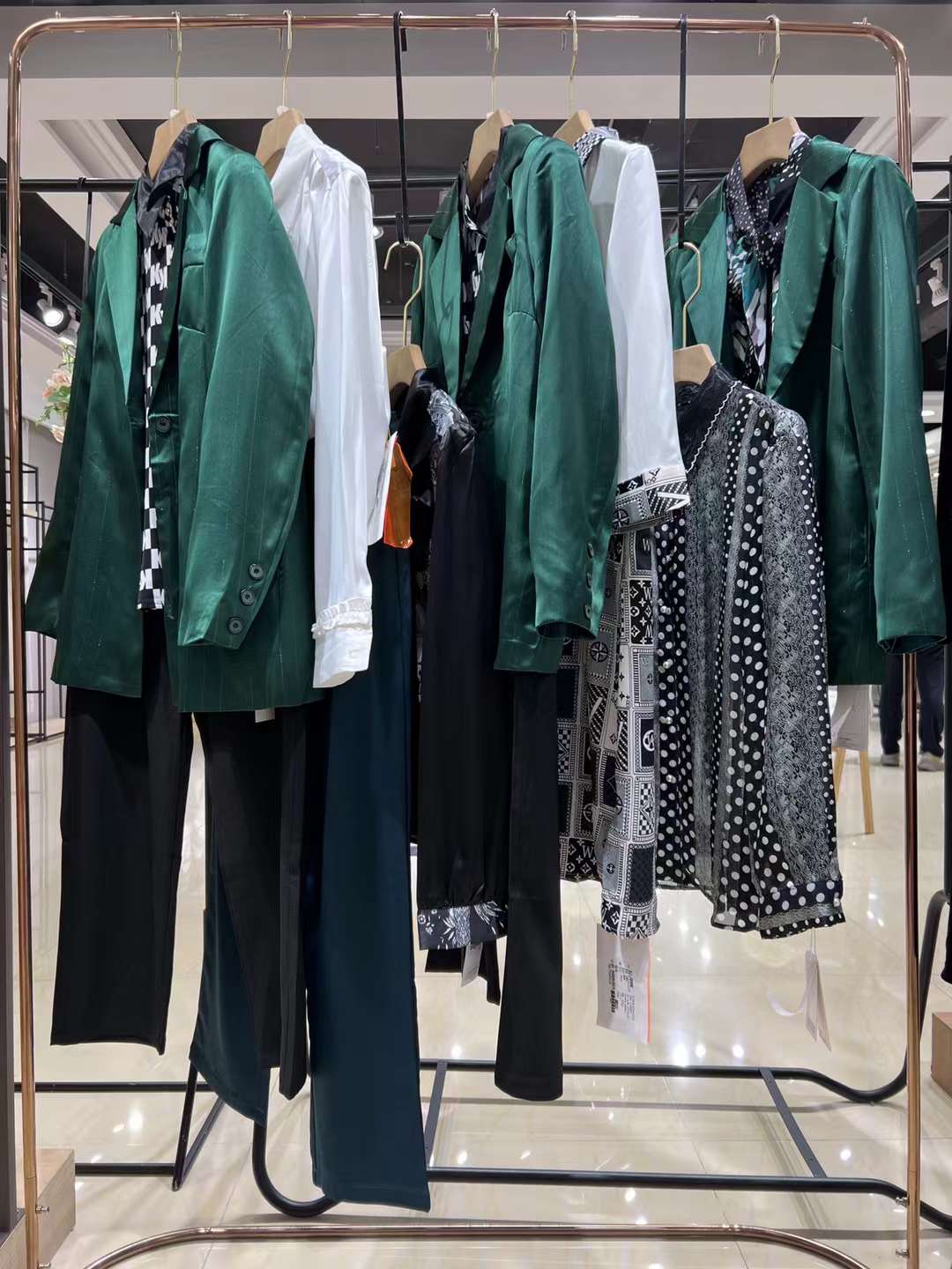 珂萊迪奧22秋裝三標(biāo)齊全高 端品牌折扣女裝批發(fā)供應(yīng)鏈