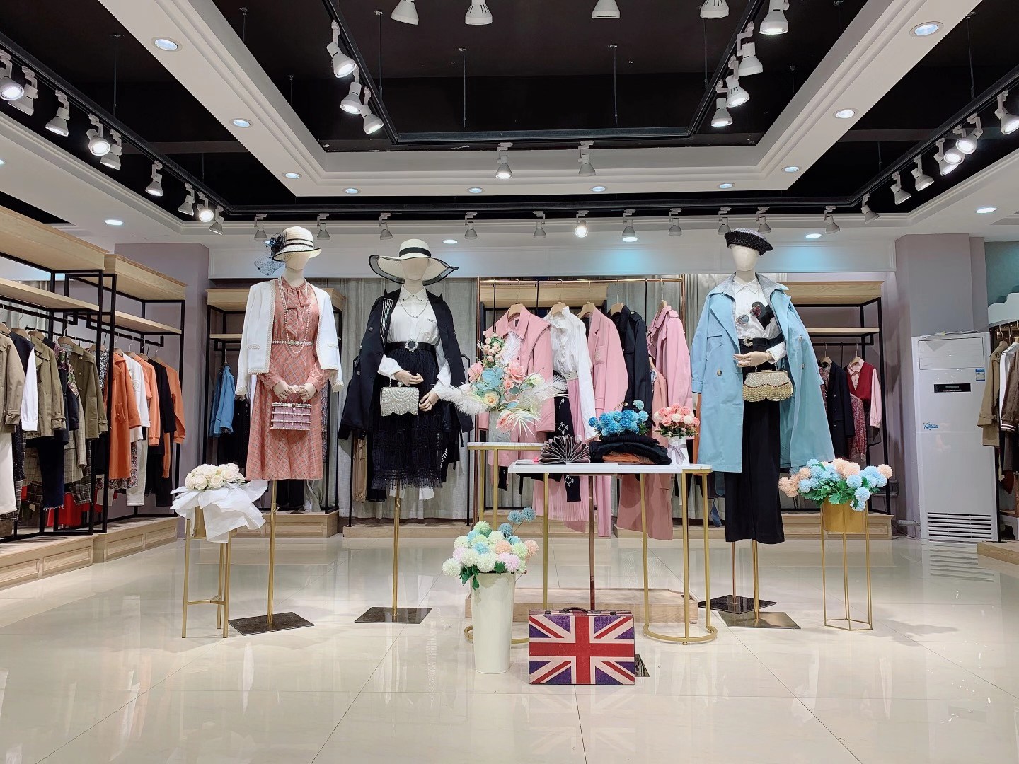 折扣女裝 妍帛 20 22 品牌淘寶店女裝折扣庫(kù)存尾貨進(jìn)貨渠道