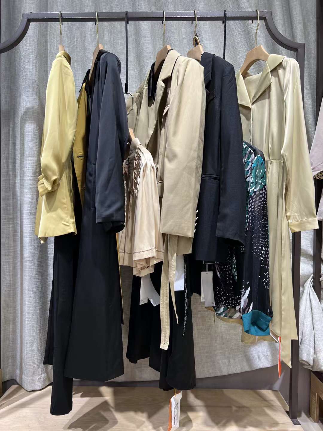 珂萊迪奧22秋裝三標(biāo)齊全高 端品牌折扣女裝批發(fā)供應(yīng)鏈