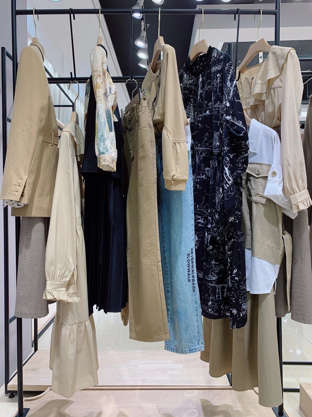 品牌折扣女裝 蘇昔 20 22直播撤柜女裝折扣庫存尾貨廠家貨源批發(fā)清倉