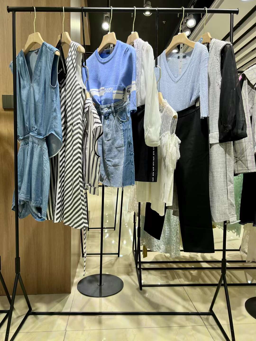 品牌折扣女裝 艾爾麗斯22秋 淘寶直播折扣女裝庫存尾貨進貨渠道