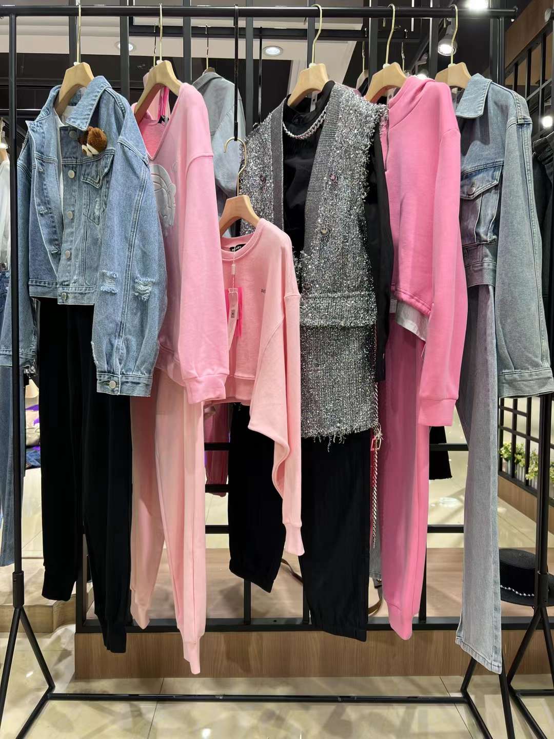 品牌折扣女裝 寶貝瑪麗22秋  抖音直播撤柜女裝剪標(biāo)嗎批發(fā)貨源在哪
