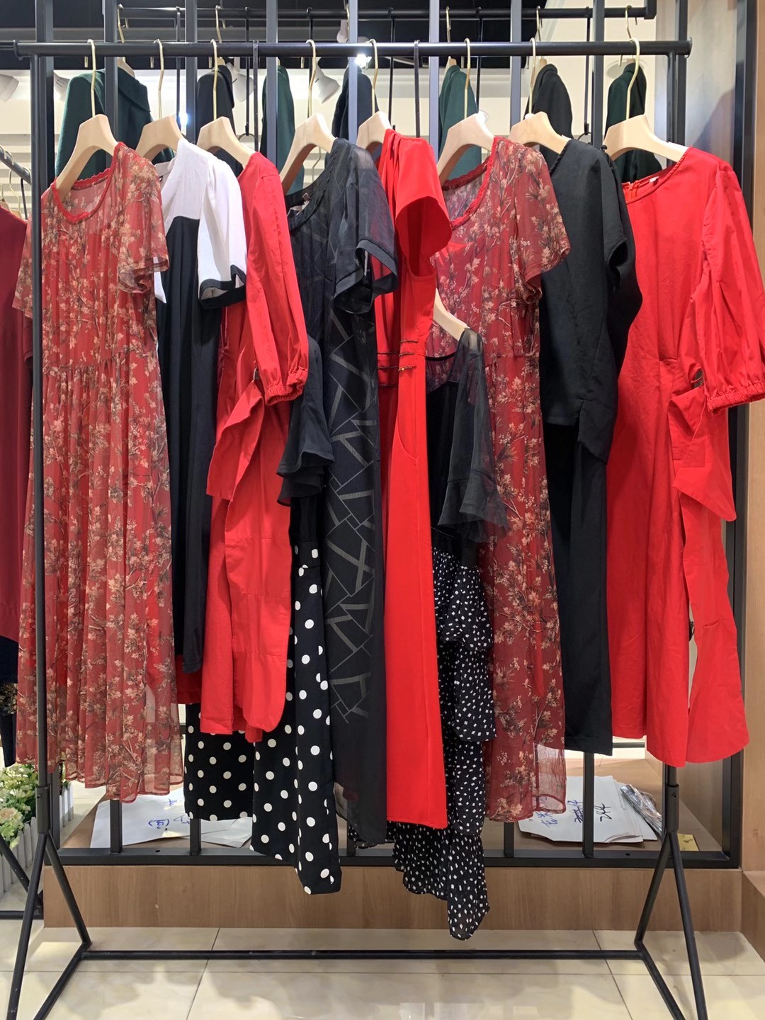 品牌折扣女裝 迪莎2022夏 品牌淘寶店女裝折扣庫(kù)存尾貨進(jìn)貨渠道