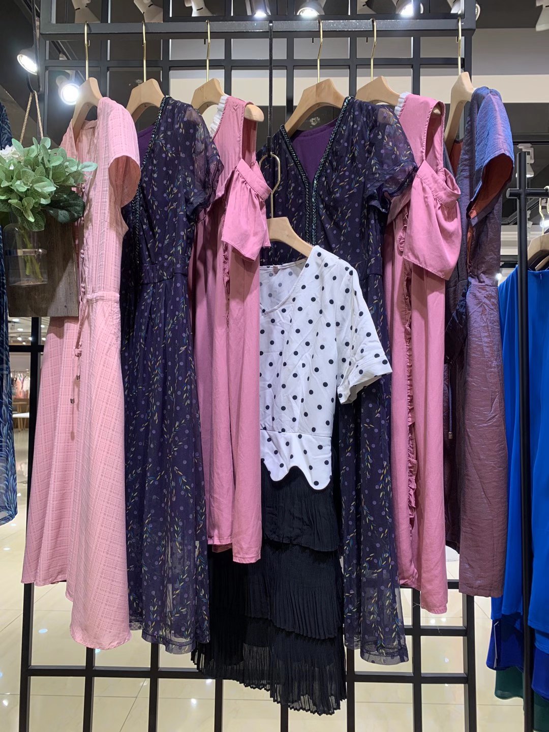 品牌折扣女裝 迪莎2022夏 品牌淘寶店女裝折扣庫(kù)存尾貨進(jìn)貨渠道
