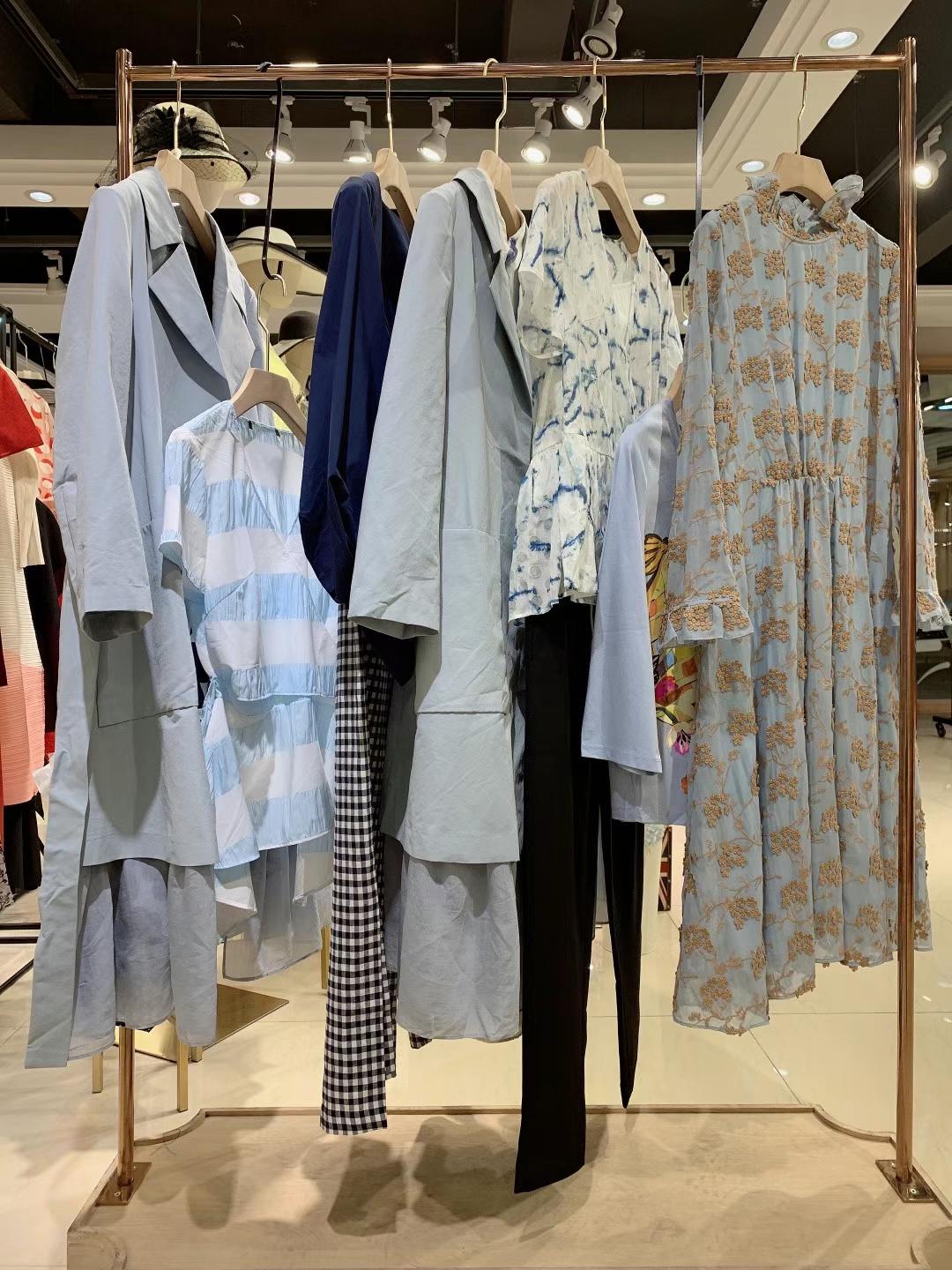 品牌折扣女裝 臺繡 2 022 夏 專柜撤柜品牌女裝尾貨直播剪標(biāo)清倉基地