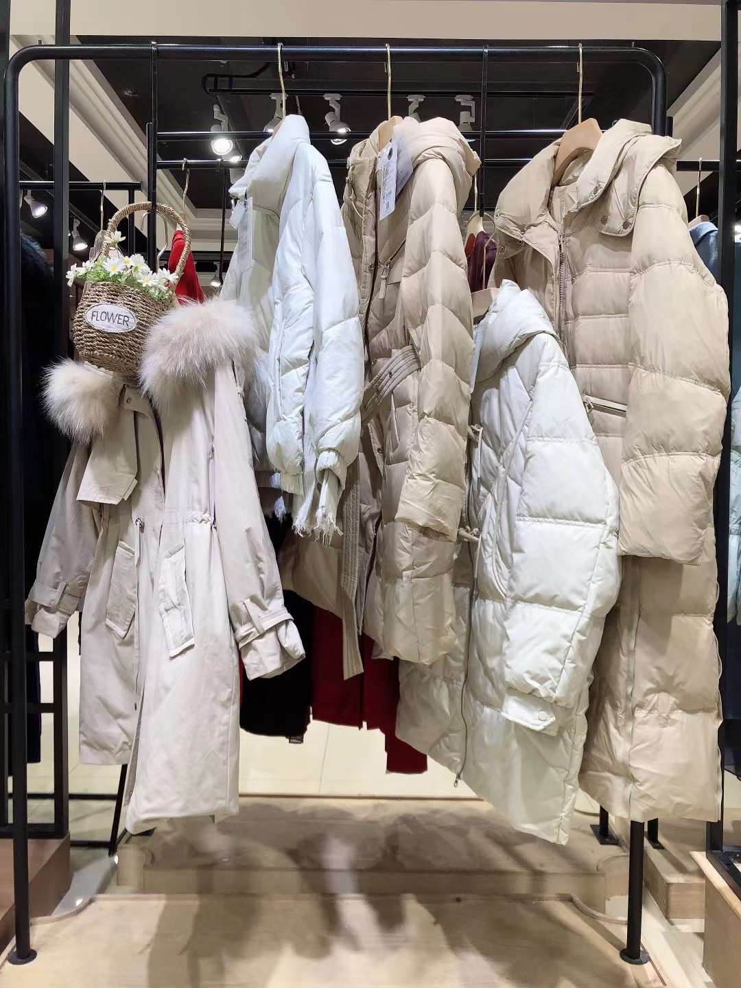 熙蘭雅22年冬款羽絨服三標齊品牌折扣女裝直播進貨一手貨源