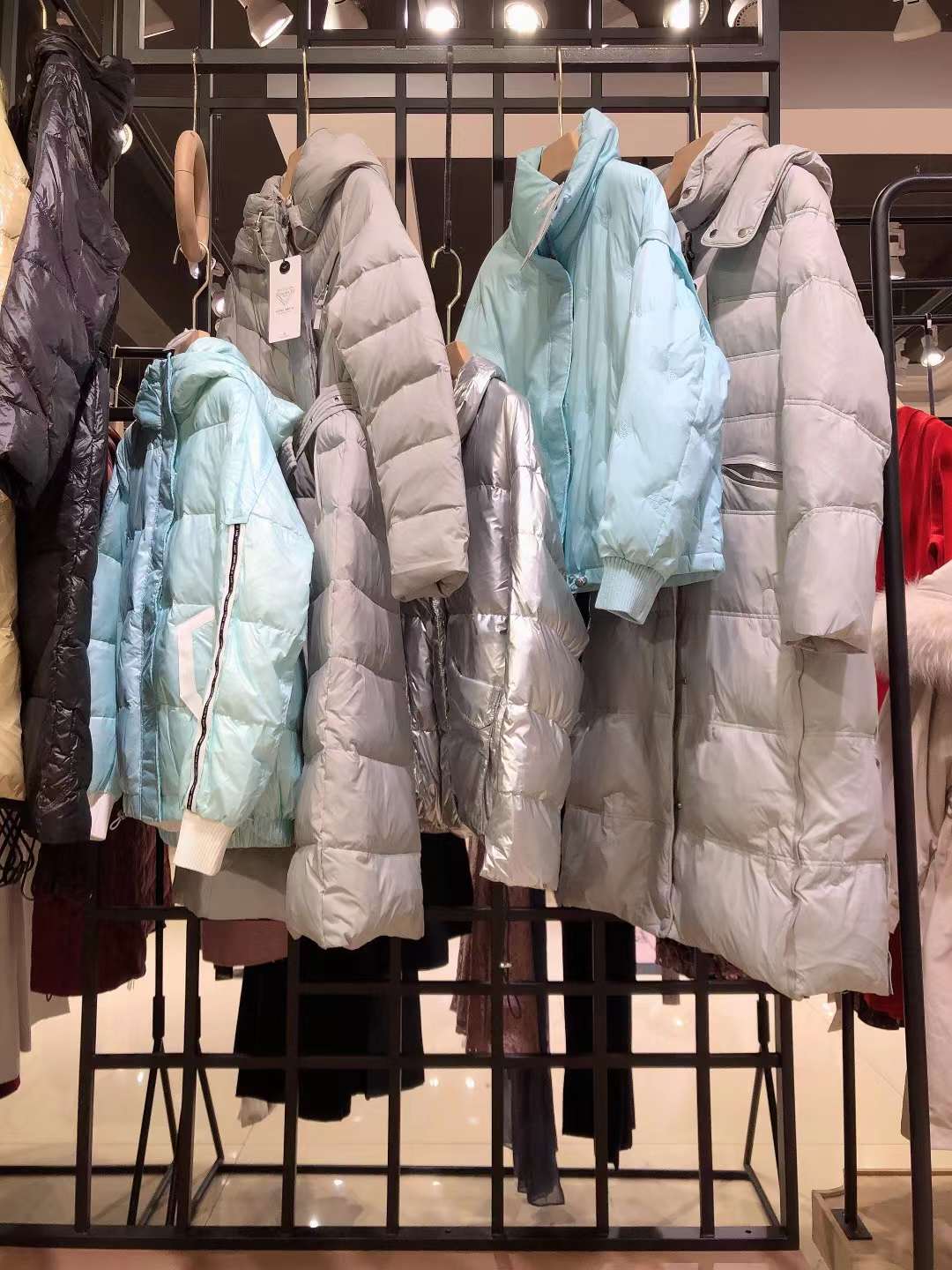 熙蘭雅22年冬款羽絨服三標齊品牌折扣女裝直播進貨一手貨源