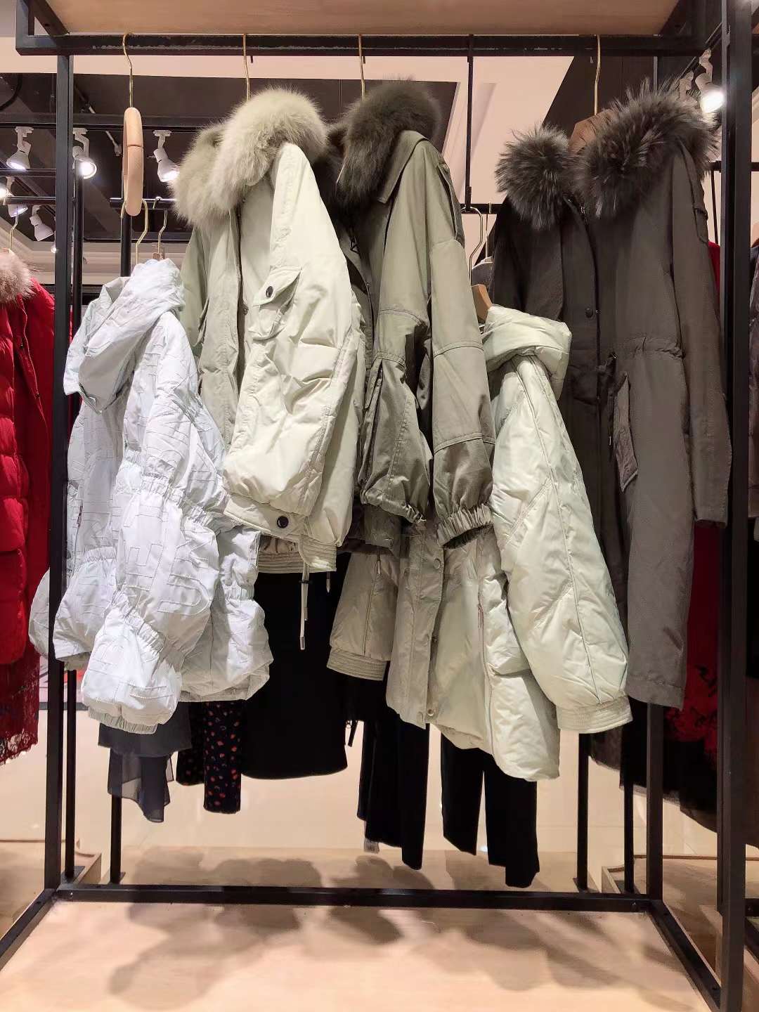 熙蘭雅22年冬款羽絨服三標齊品牌折扣女裝直播進貨一手貨源