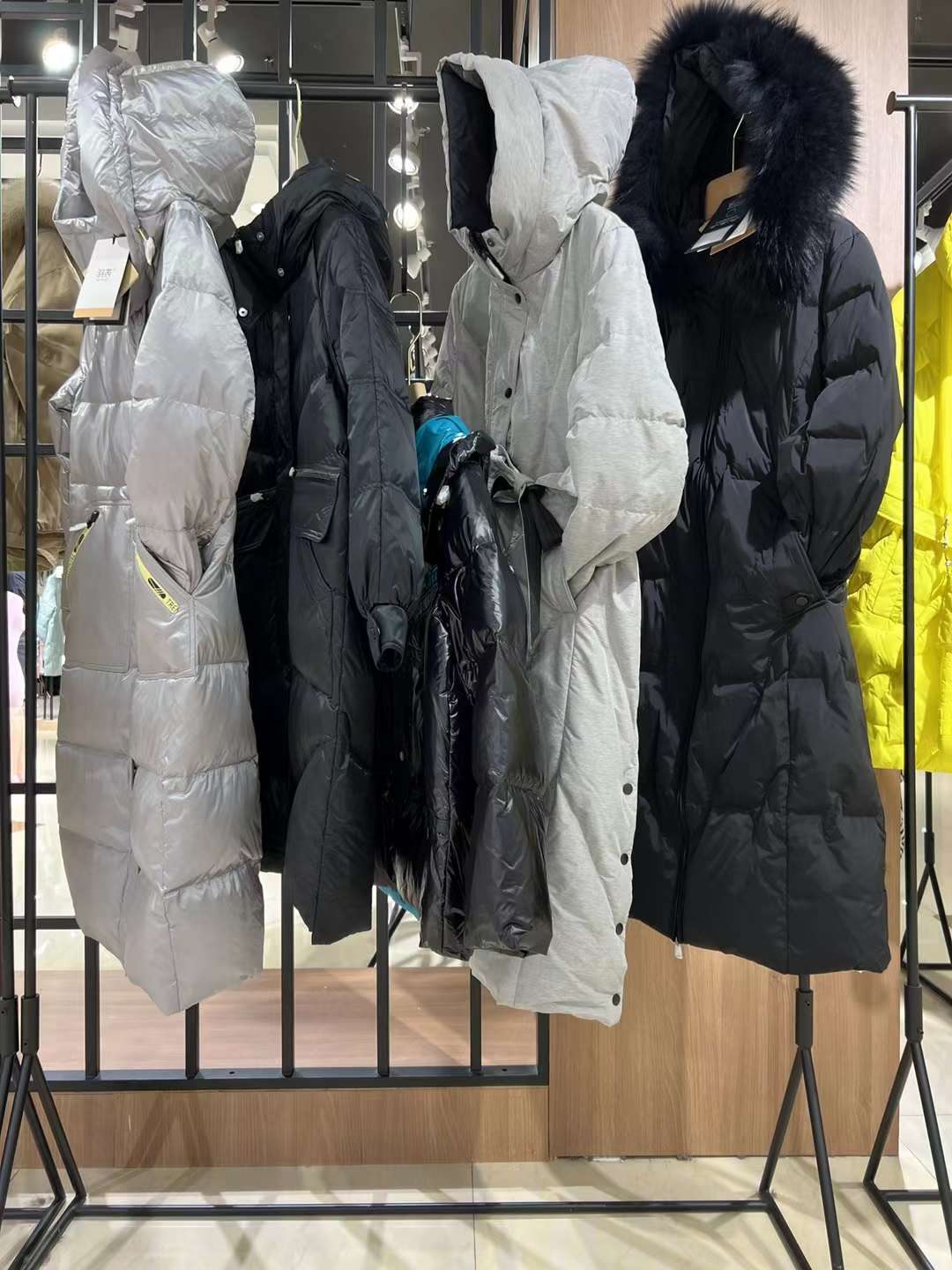 品牌羽芮.捷克鵝絨服2022冬快手直播間服裝尾貨貨源批發(fā)供應(yīng)鏈