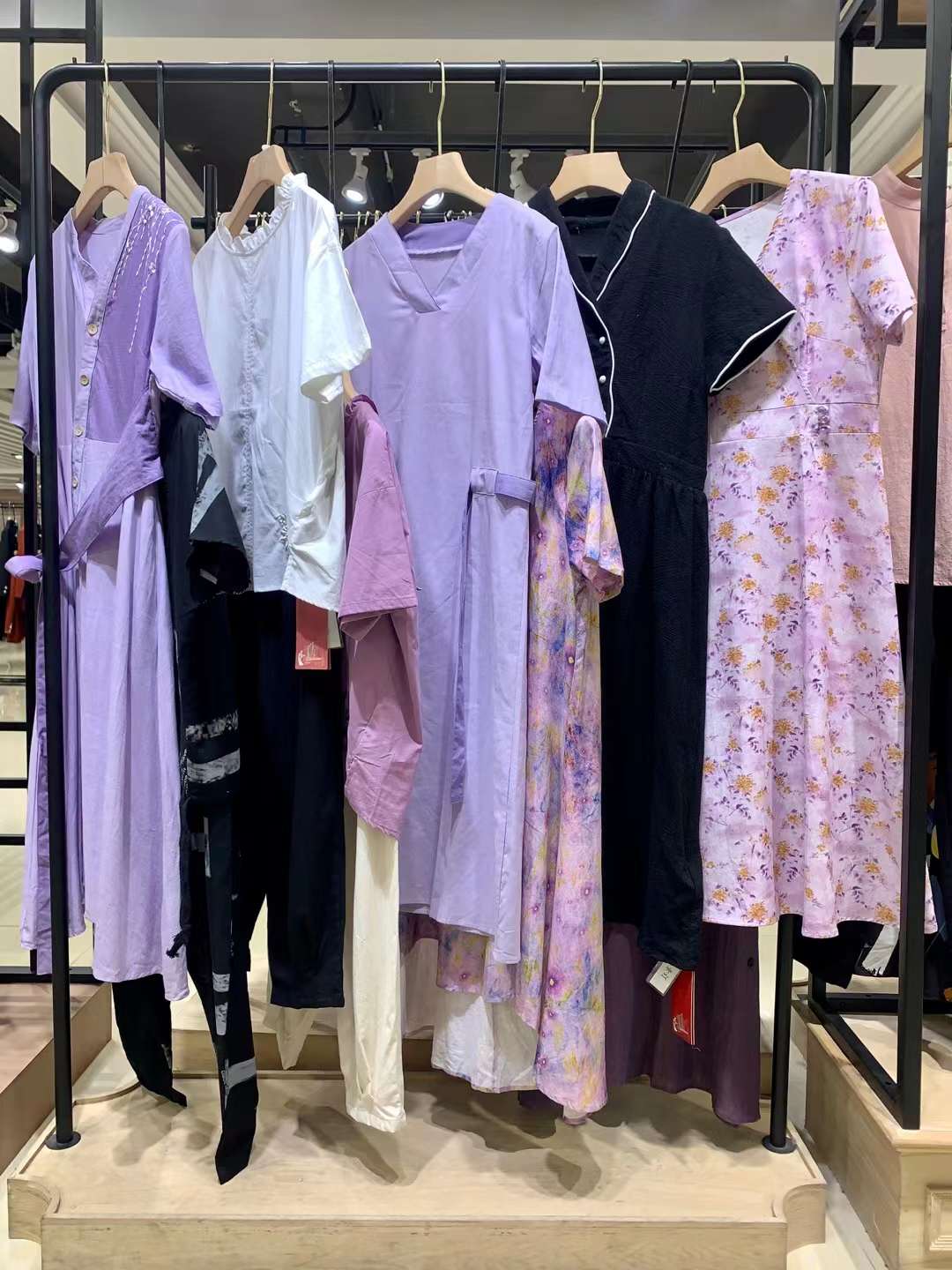 品牌折扣女裝 素訂2022夏 散柜剪標(biāo)女裝折扣尾貨庫(kù)存批發(fā)供應(yīng)鏈