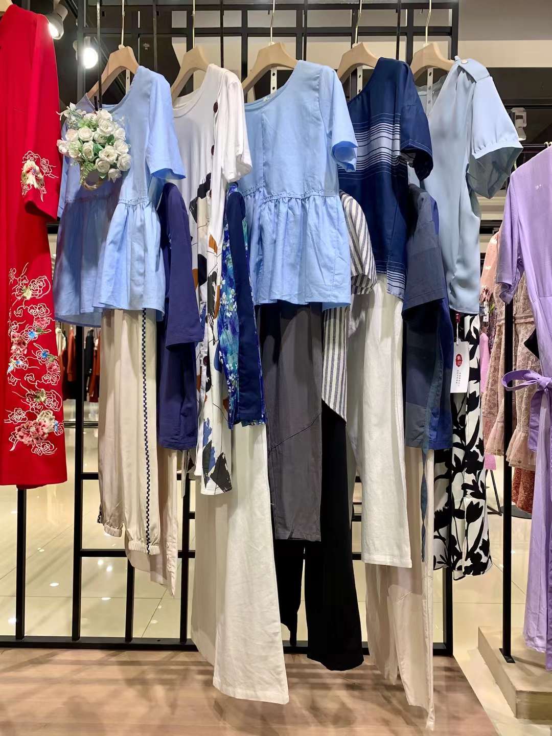 品牌折扣女裝 素訂2022夏 散柜剪標(biāo)女裝折扣尾貨庫(kù)存批發(fā)供應(yīng)鏈
