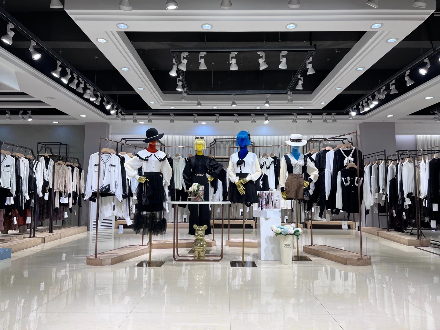 撤柜女裝 茜娜女神2022秋 想直播品牌女裝尾貨帶貨供應(yīng)商怎么找