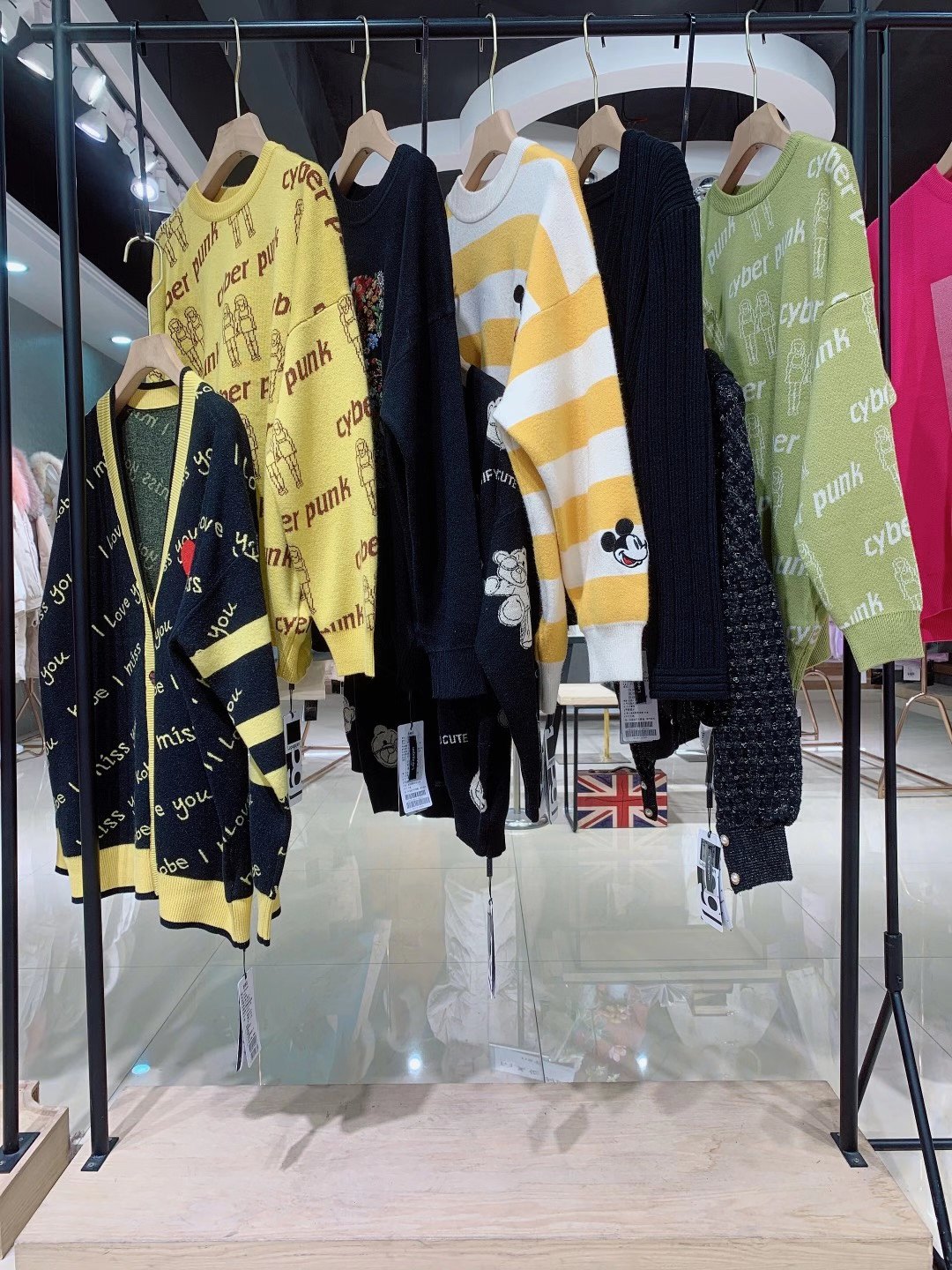 撤柜女裝 納帕伽簡(jiǎn)2022冬品牌折扣女裝庫存批發(fā)供應(yīng)鏈