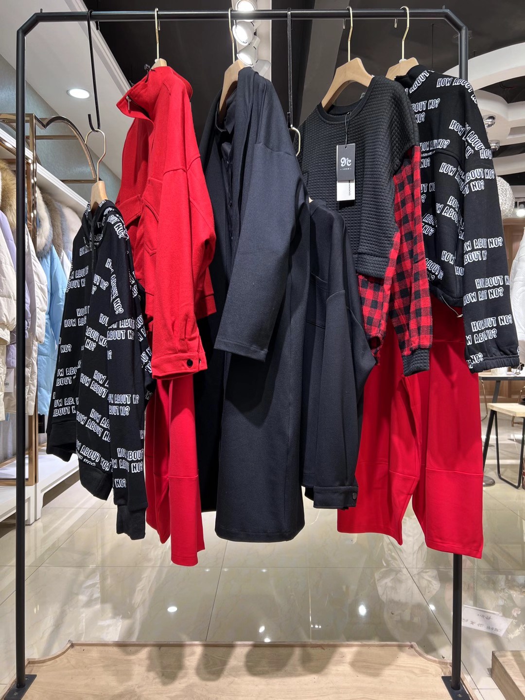 撤柜女裝一手貨源九度&花絮2022秋冬 萬達撤柜品牌女裝折扣店尾貨庫存拿貨供應(yīng)鏈