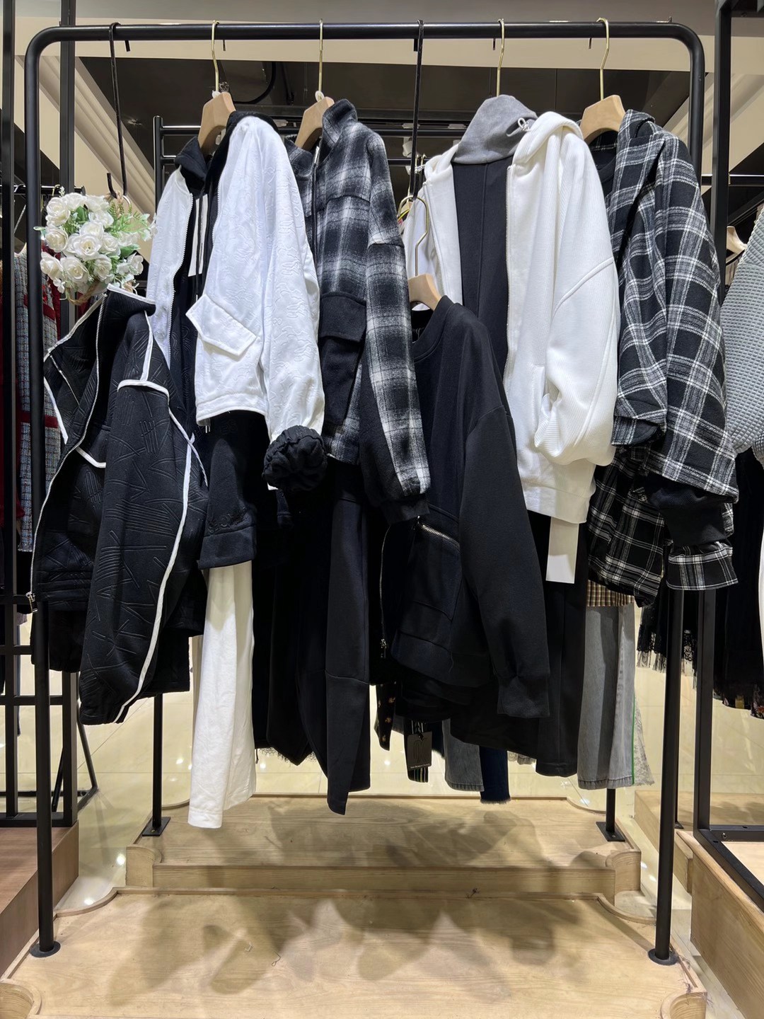 撤柜女裝一手貨源九度&花絮2022秋冬 萬達撤柜品牌女裝折扣店尾貨庫存拿貨供應(yīng)鏈