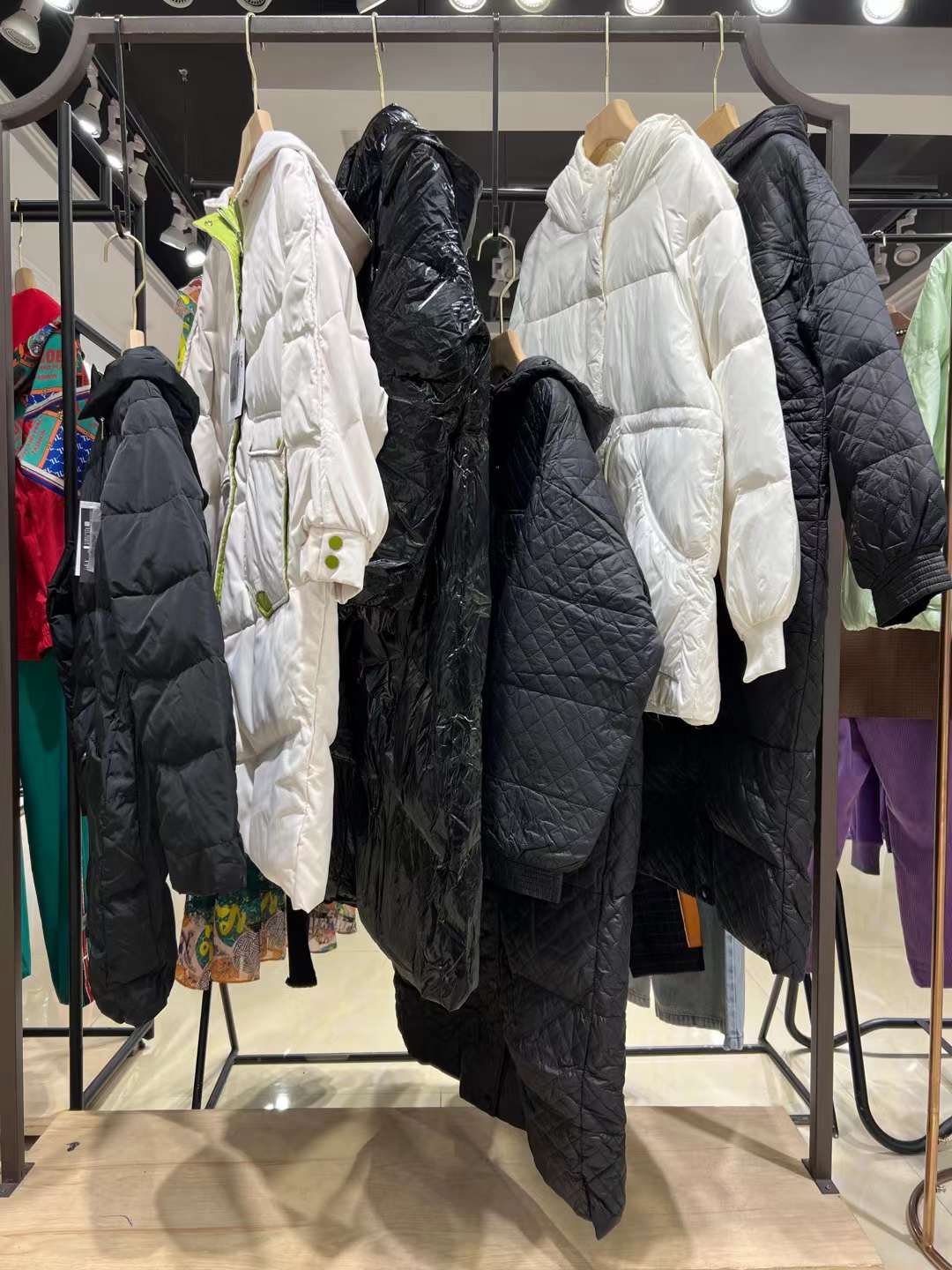 品牌折扣女裝 芭莎歌娣羽絨服2022冬 直播撤柜清倉女裝尾貨貨源雜款批發(fā)