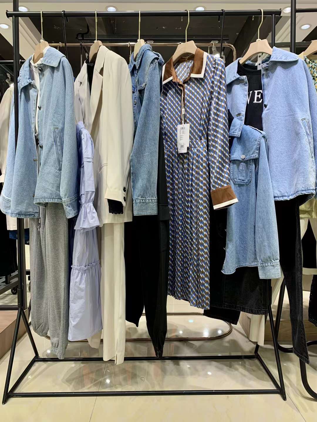 女裝一手貨源 伊納芙2022萬達(dá)撤柜淘寶店女裝尾貨庫存清倉進(jìn)貨渠道