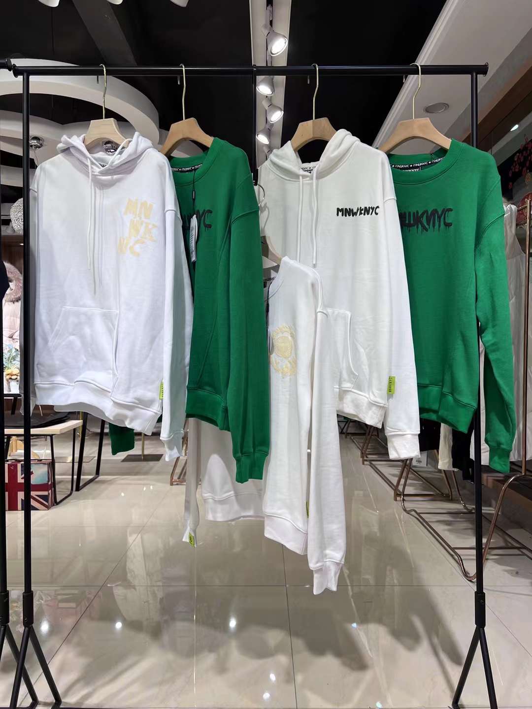 大眼球衛(wèi)衣22秋專柜下架品牌女裝庫存直播實體一手貨源供應