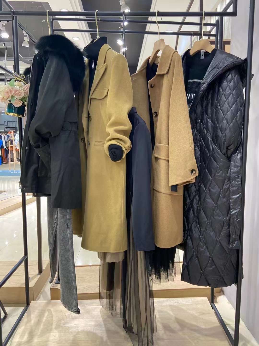 三彩3COLOUR22冬專柜剪標(biāo)女裝折扣店直播折扣一折批發(fā)拿貨渠道