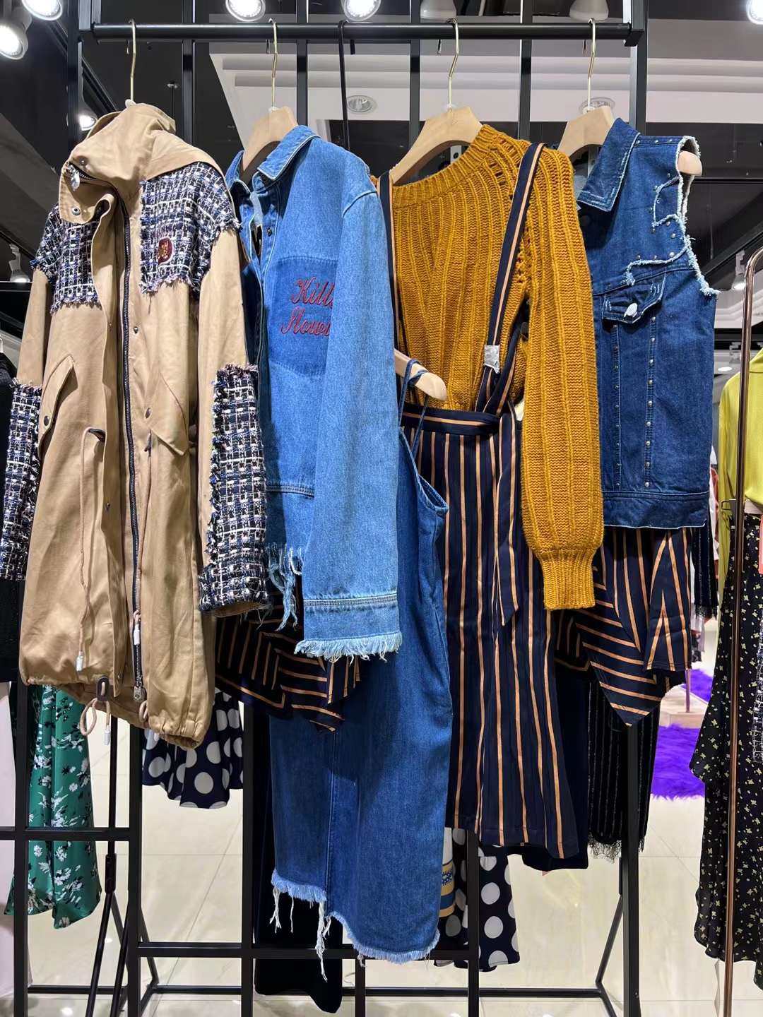 品牌折扣 女裝 大地素2022秋 撤柜剪標(biāo)直播高 檔次女裝服裝貨源進(jìn)貨渠道