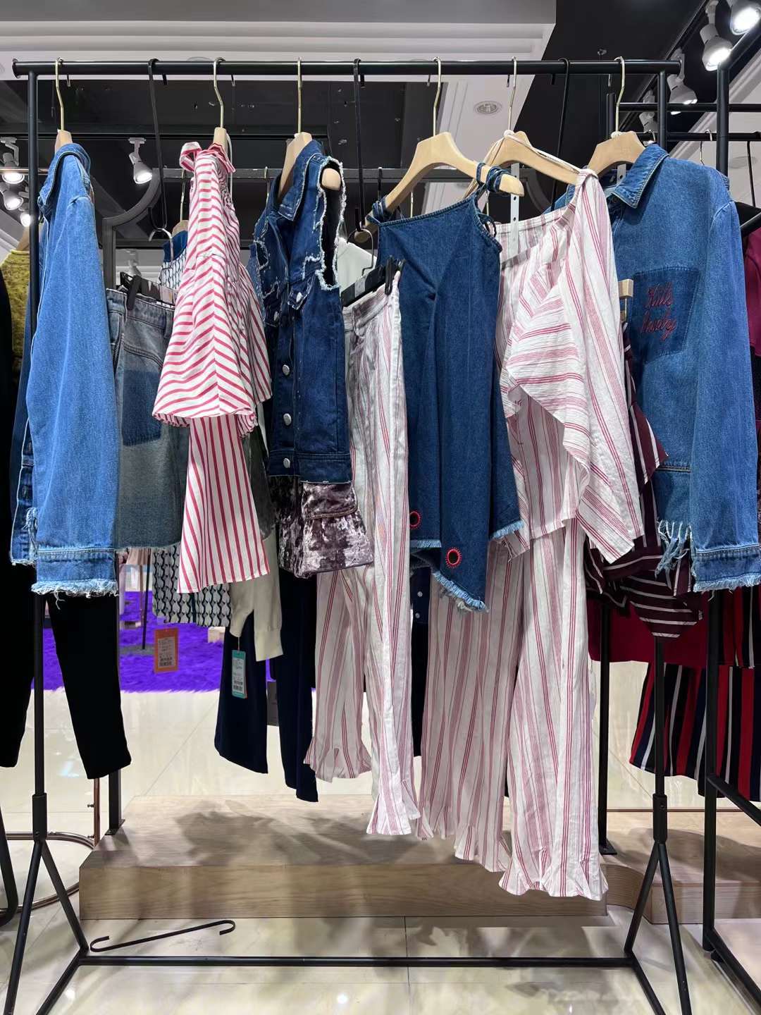 品牌折扣 女裝 大地素2022秋 撤柜剪標(biāo)直播高 檔次女裝服裝貨源進(jìn)貨渠道