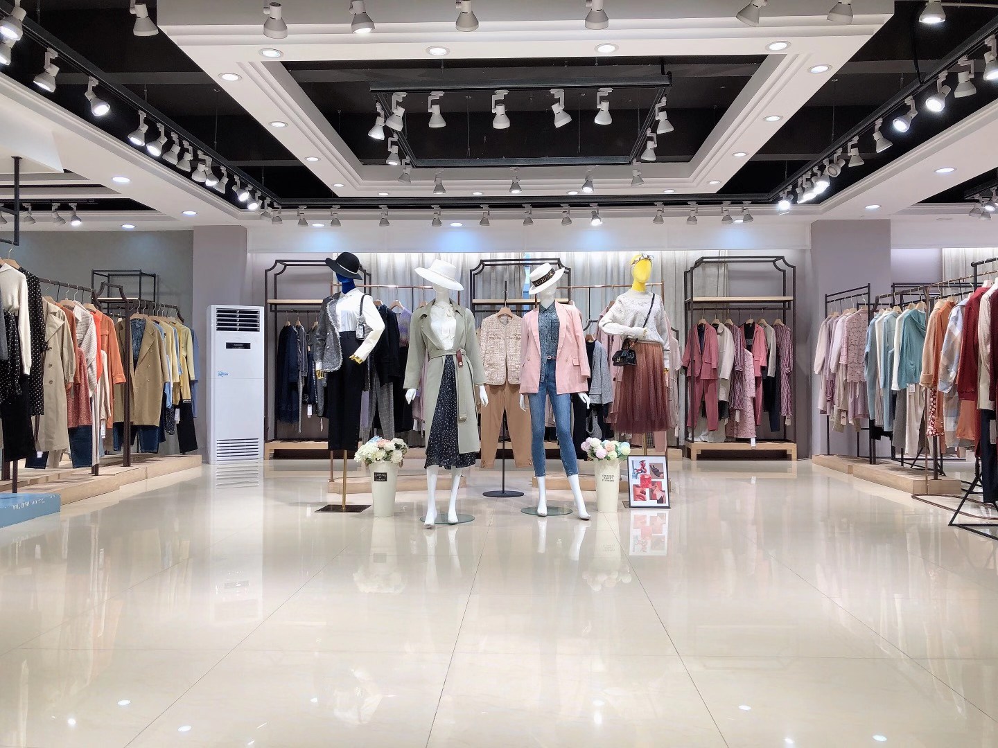 撤柜折扣女裝 華人杰2022秋冬 撤柜剪標(biāo)的女裝尾貨供應(yīng)商怎么找？