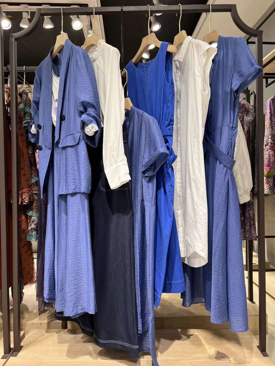 品牌折扣女裝 圖拉2022秋 剪標(biāo)撤柜女裝服裝批發(fā)直播間進(jìn)貨渠道