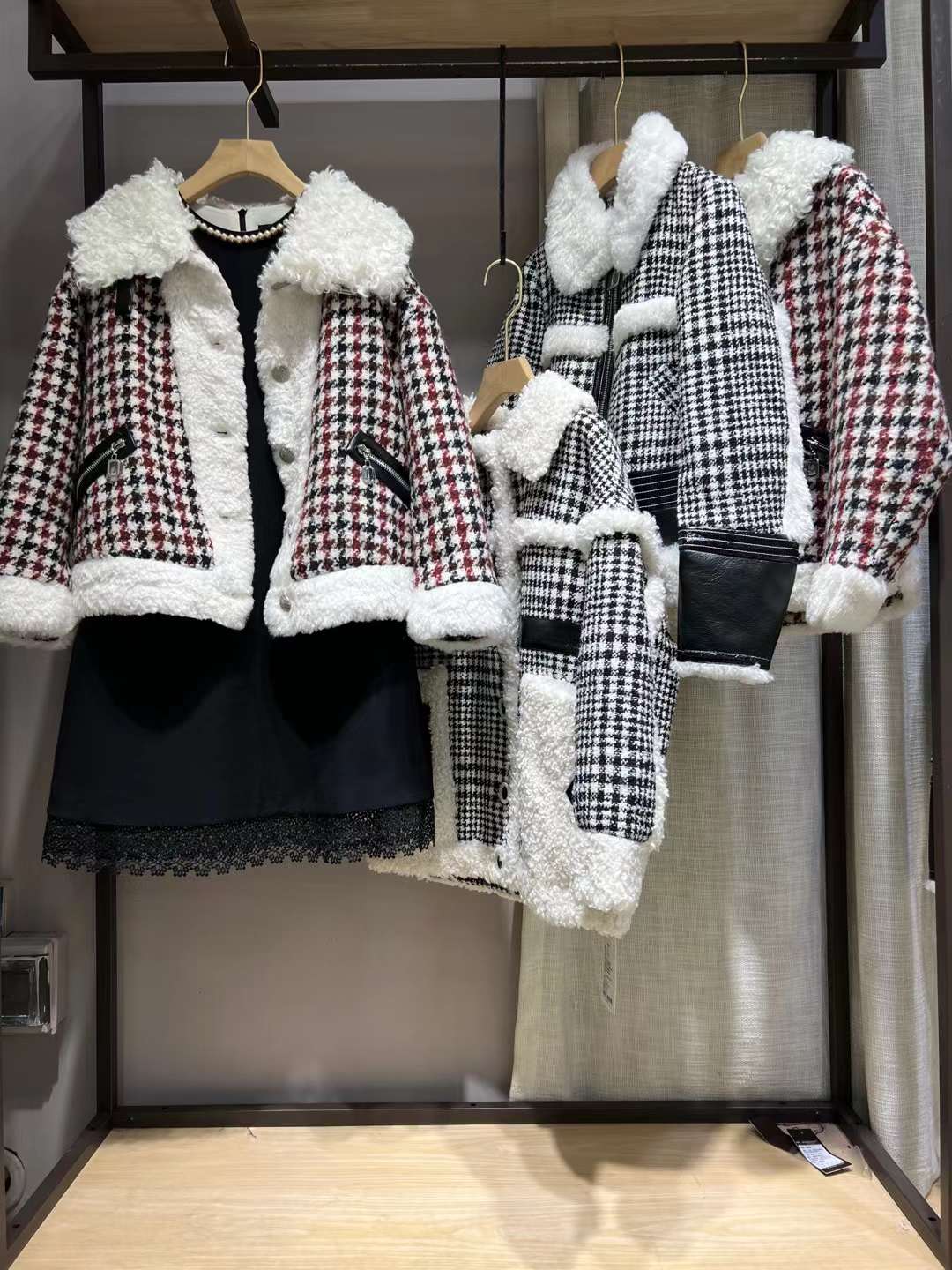 品牌折扣女裝 香影外套2022冬 國際品牌女裝尾貨有哪些批發(fā)貨源渠道？