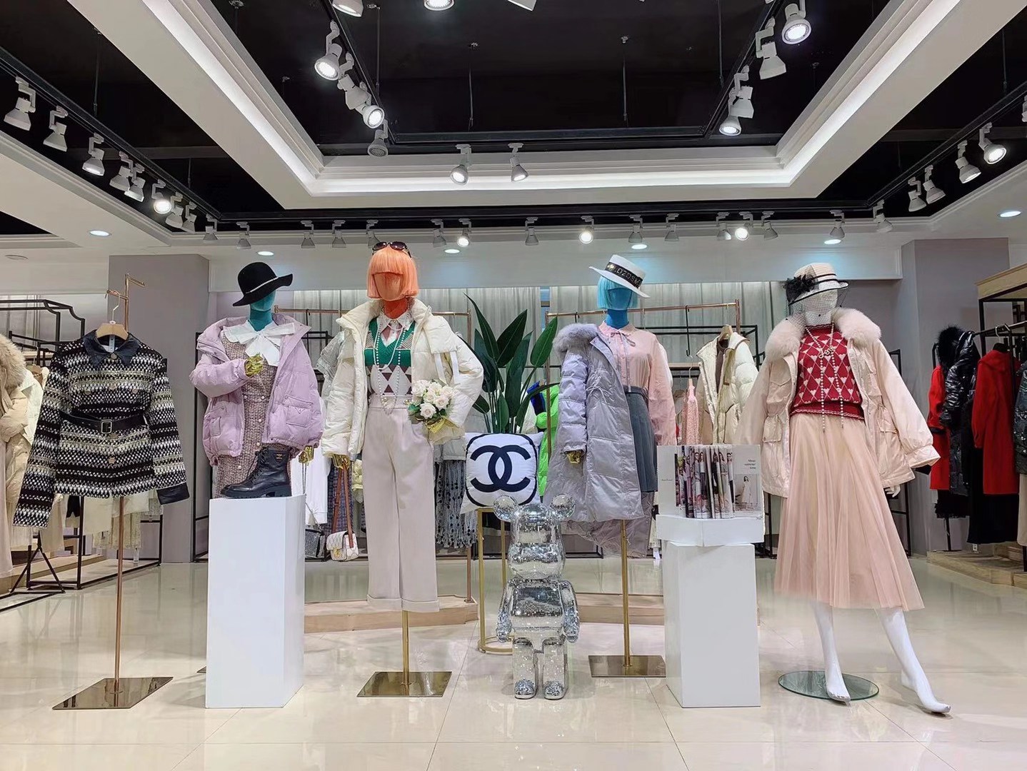 實(shí)體店品牌女裝是正 品嗎批發(fā)貨源哪里有？品牌女裝 卡拉貝斯2022冬