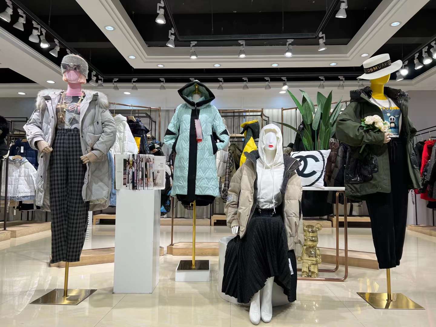 羽絨服艾莉緹2022冬 杭州原創(chuàng)品牌折扣女裝有哪些牌子？