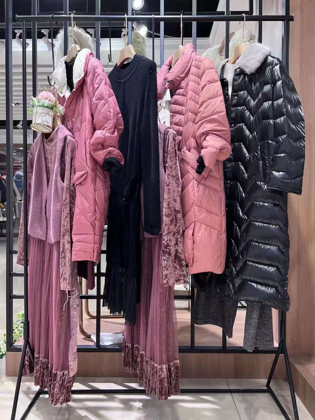 WEMELY維米莉2022品牌撤柜折扣女裝貨源批發(fā)市場(chǎng) 商場(chǎng)撤柜衣服女裝尾貨貨源