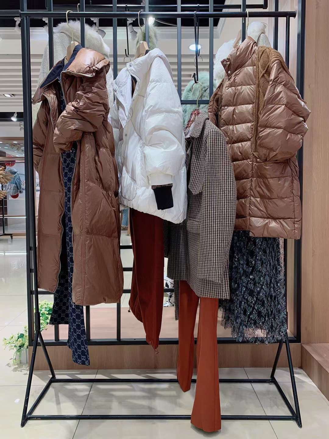 品牌折扣女裝貨源批發(fā)品牌折扣女裝批發(fā) 蒂言DIYAN2022冬