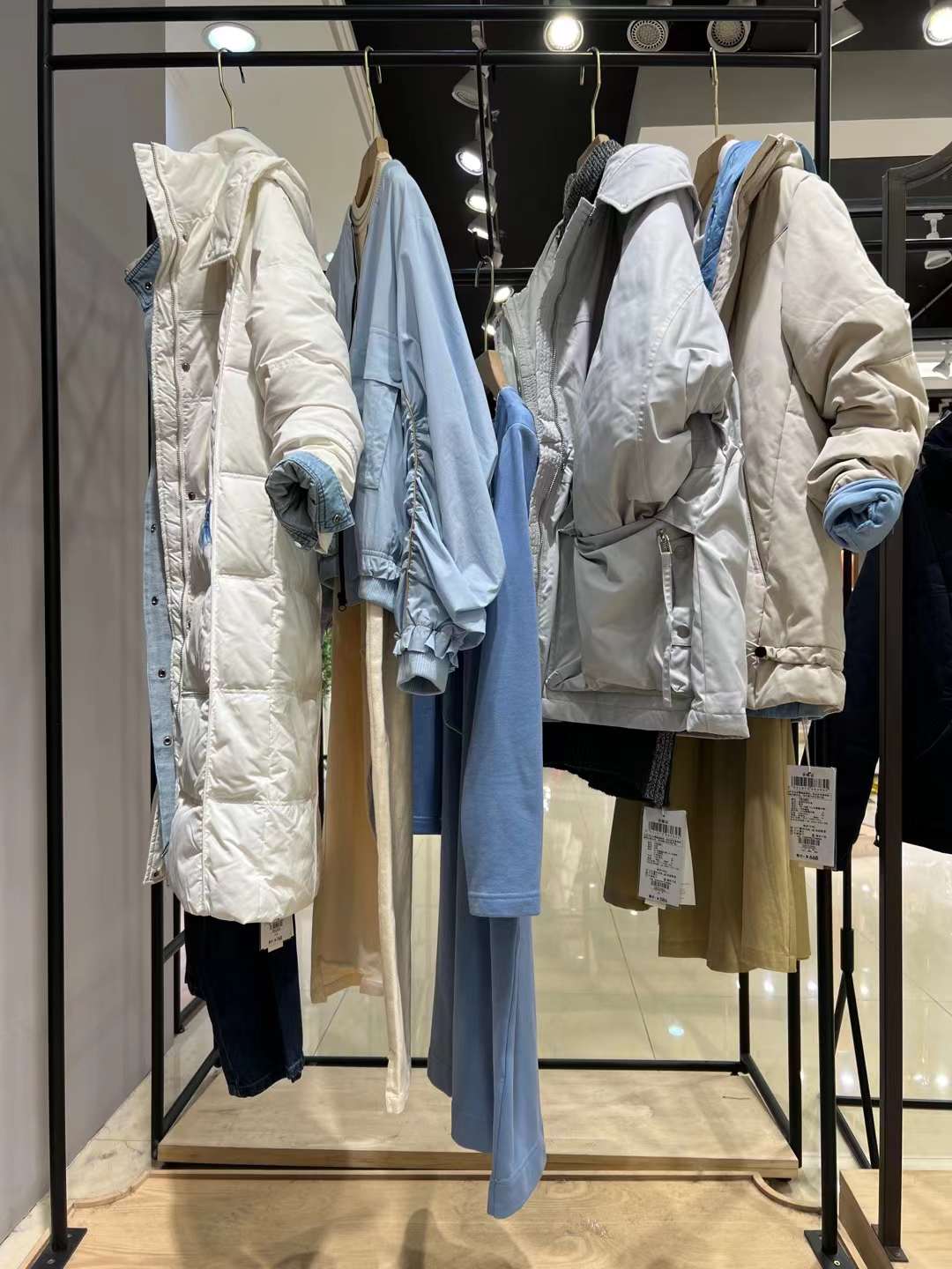 剪標(biāo)撤柜女裝服裝批發(fā)直播間進(jìn)貨渠道 專柜剪標(biāo)女裝約布2022冬