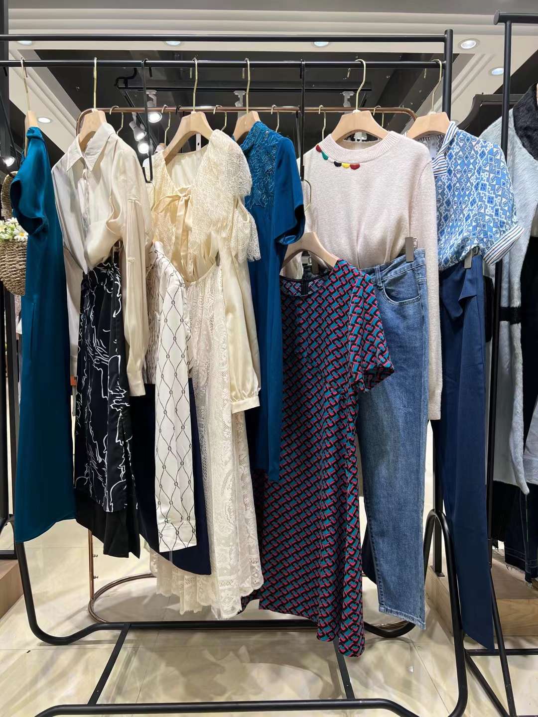 品牌撤柜大 牌剪標(biāo)女裝尾貨庫存一手貨源批發(fā) 女裝批發(fā)蒂芙尼2022秋