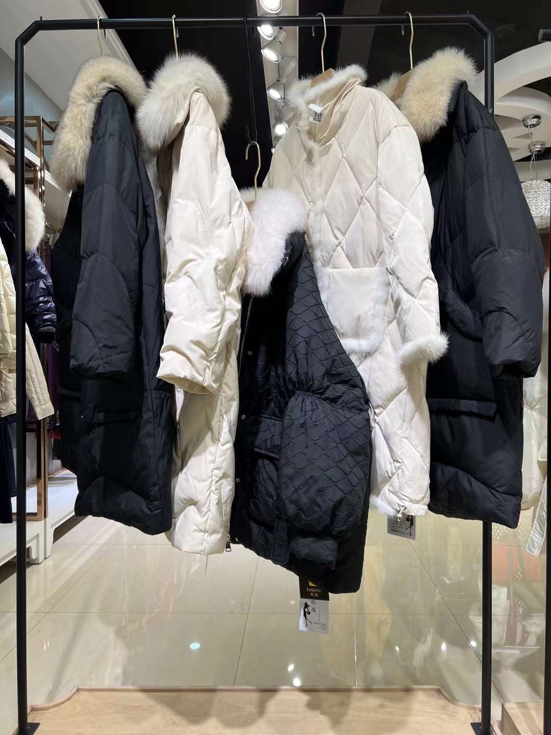 【T·Y皮草鵝絨服】22冬北京高奢品牌服裝庫存雜款尾貨女裝折扣一折批發(fā)拿貨