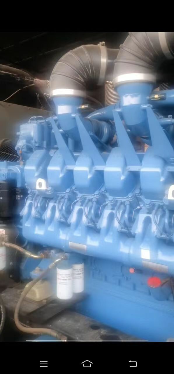 轉(zhuǎn)讓奔馳1360kw發(fā)電機(jī)組