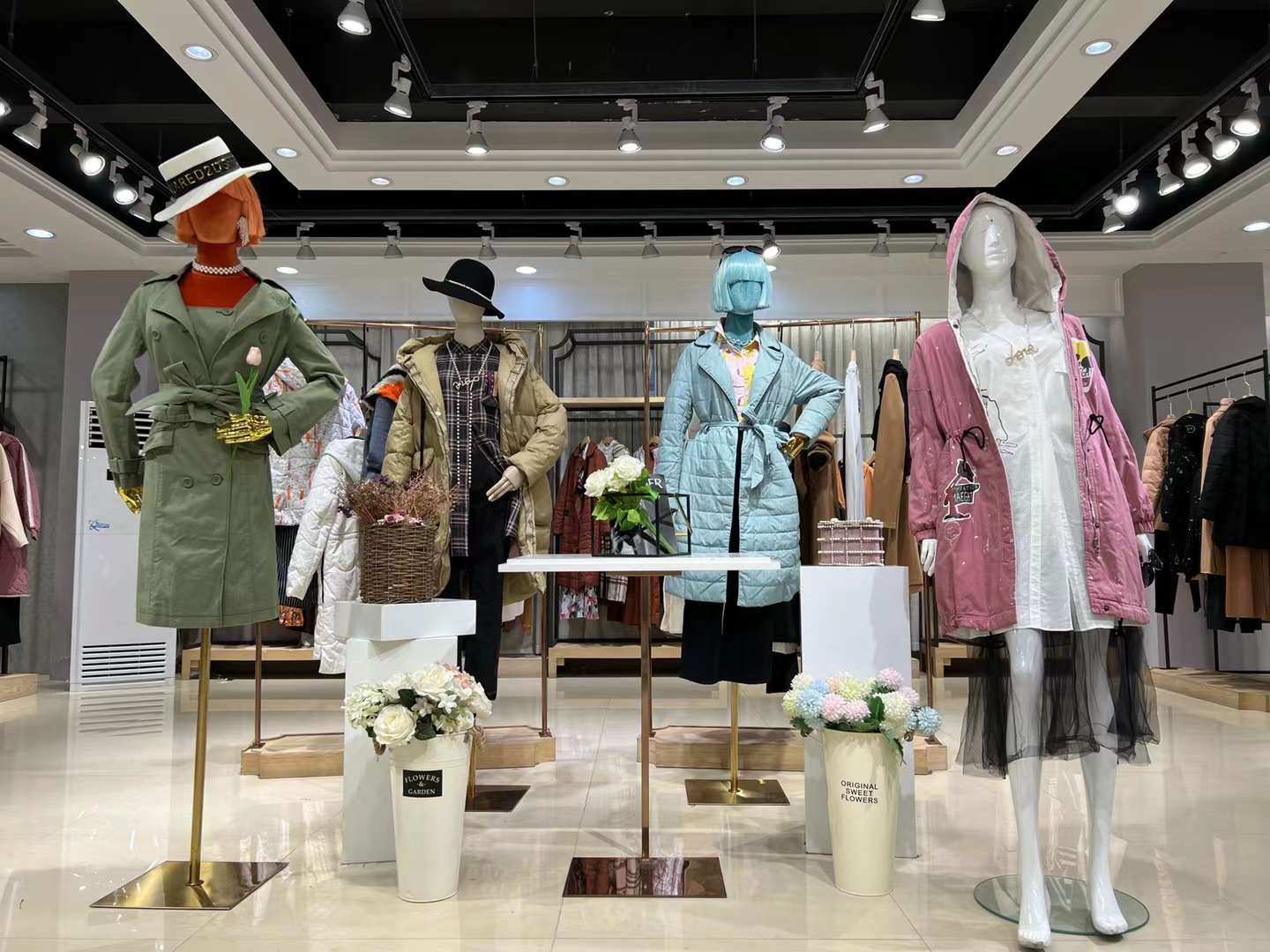 女裝批發(fā) 熙然2022秋冬品牌折扣女裝尾貨雜款庫存批發(fā) 杭州四季青女裝貨源批發(fā)