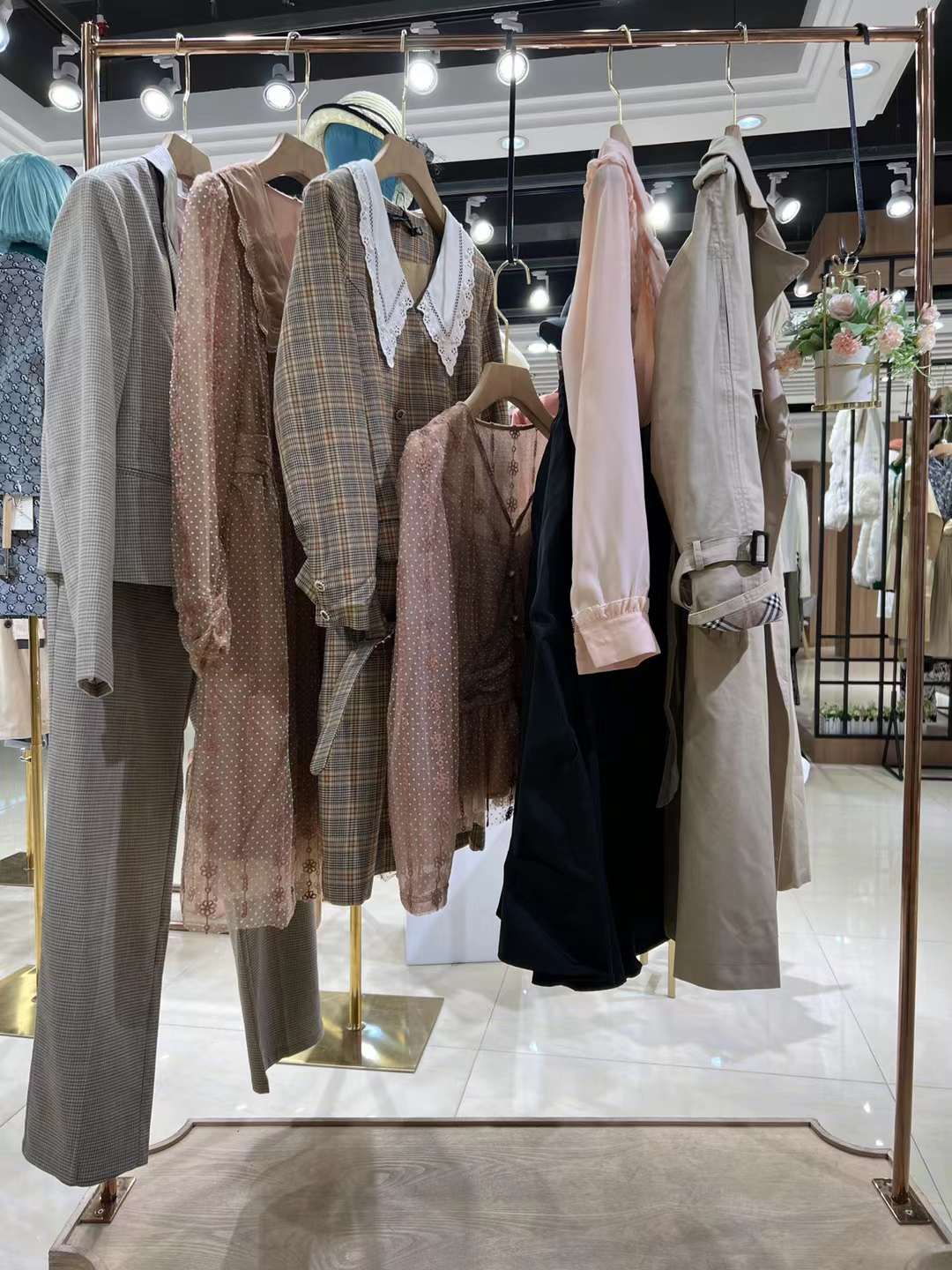 女裝批發(fā) 韓宜2022秋品牌折扣女裝尾貨庫存十三行女裝一手貨源批發(fā)