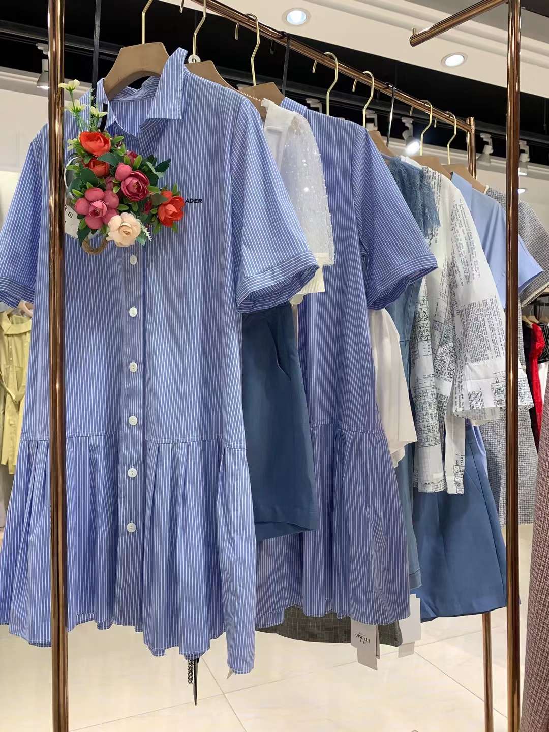 女裝批發(fā) 青葵2022商場撤柜折扣女裝尾貨實(shí)體直播一手貨源批發(fā)