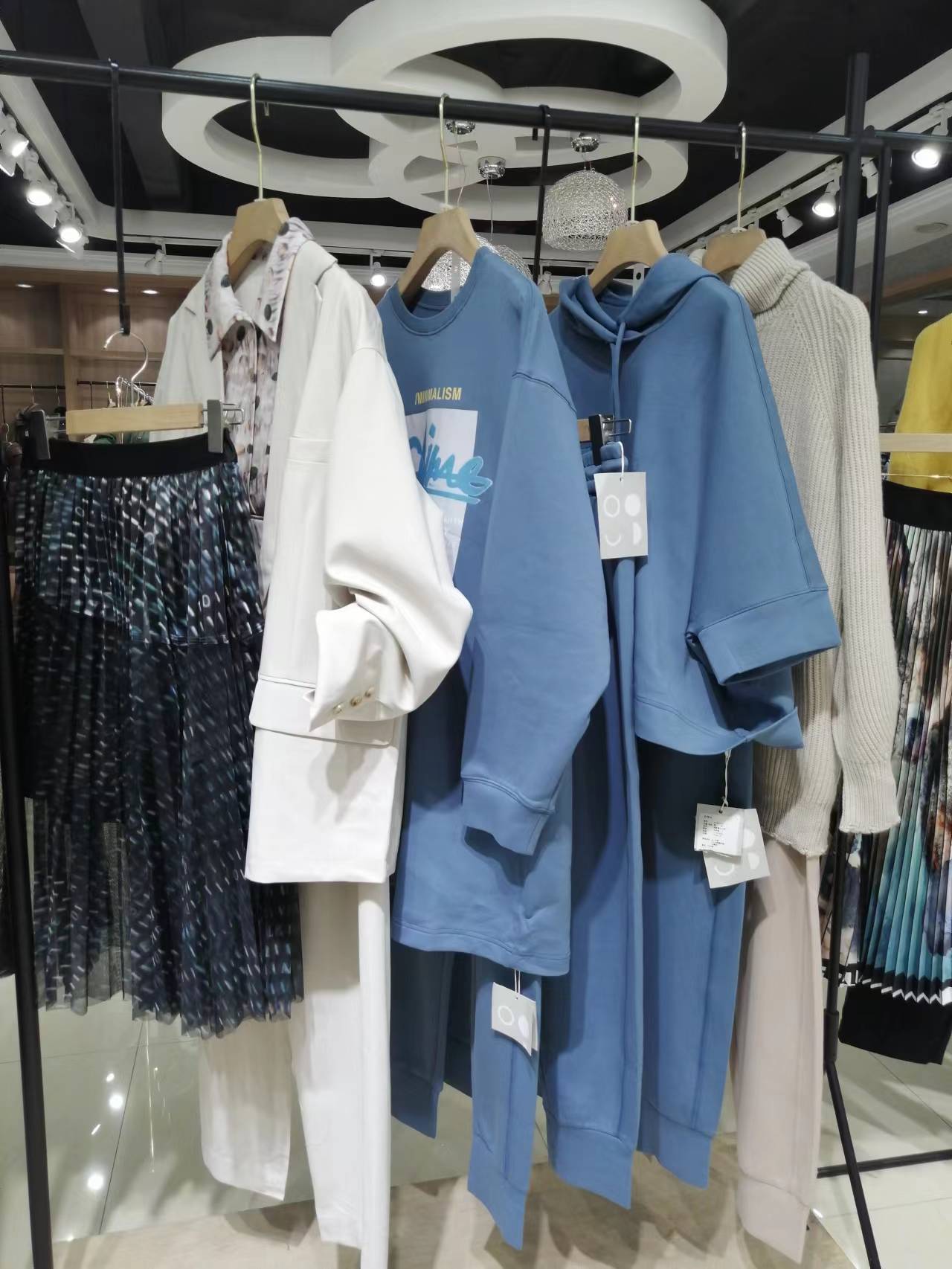 未知未覺2022秋冬撤柜品牌折扣女裝雜款剪標(biāo)專柜走份直播一手貨源