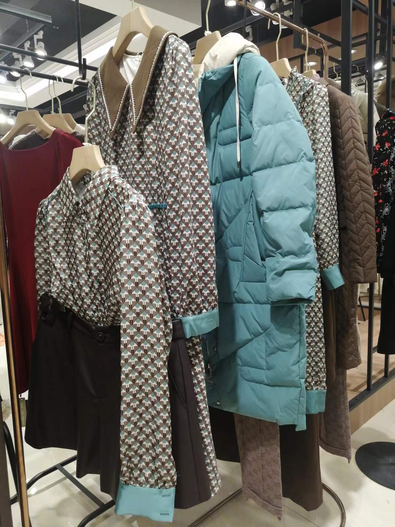 珞娜 2022秋冬專柜撤柜品牌女裝直播間實(shí)體店尾貨批發(fā)雜款清倉(cāng)