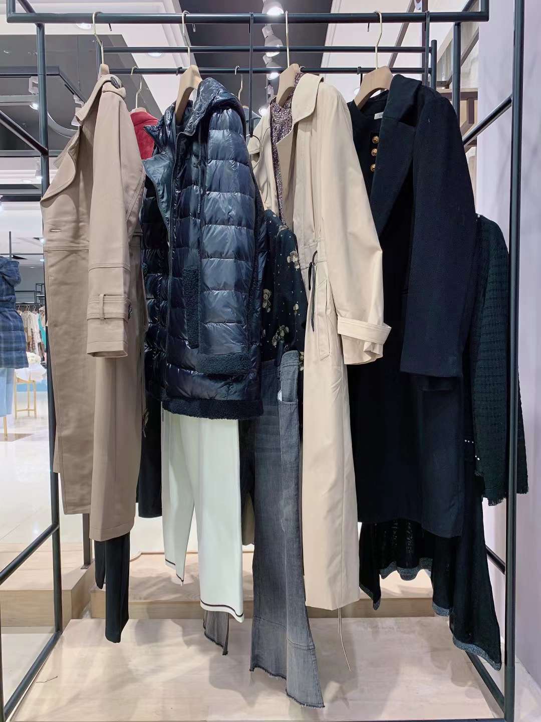 莉佳麗 2022 秋冬專柜撤柜女裝庫(kù)存尾貨清倉(cāng)進(jìn)貨實(shí)體店直播貨源