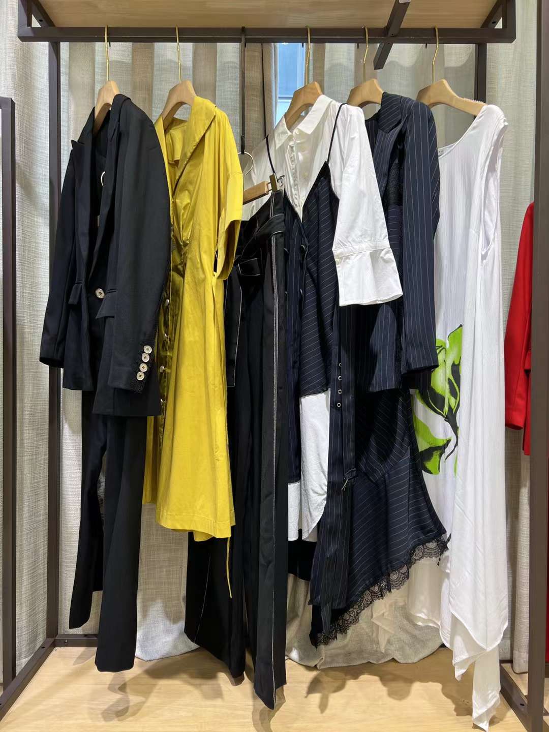 圖拉2023春品牌折扣女裝剪標(biāo)實(shí)體店直播一手貨源清倉批發(fā)