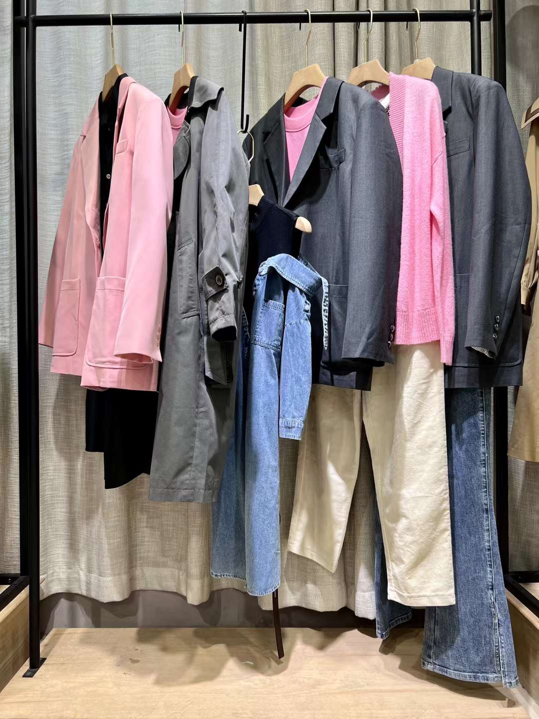 艾爾麗斯2023新款春裝品牌折扣女裝尾貨庫存雜款一手貨源批發(fā)供應(yīng)鏈