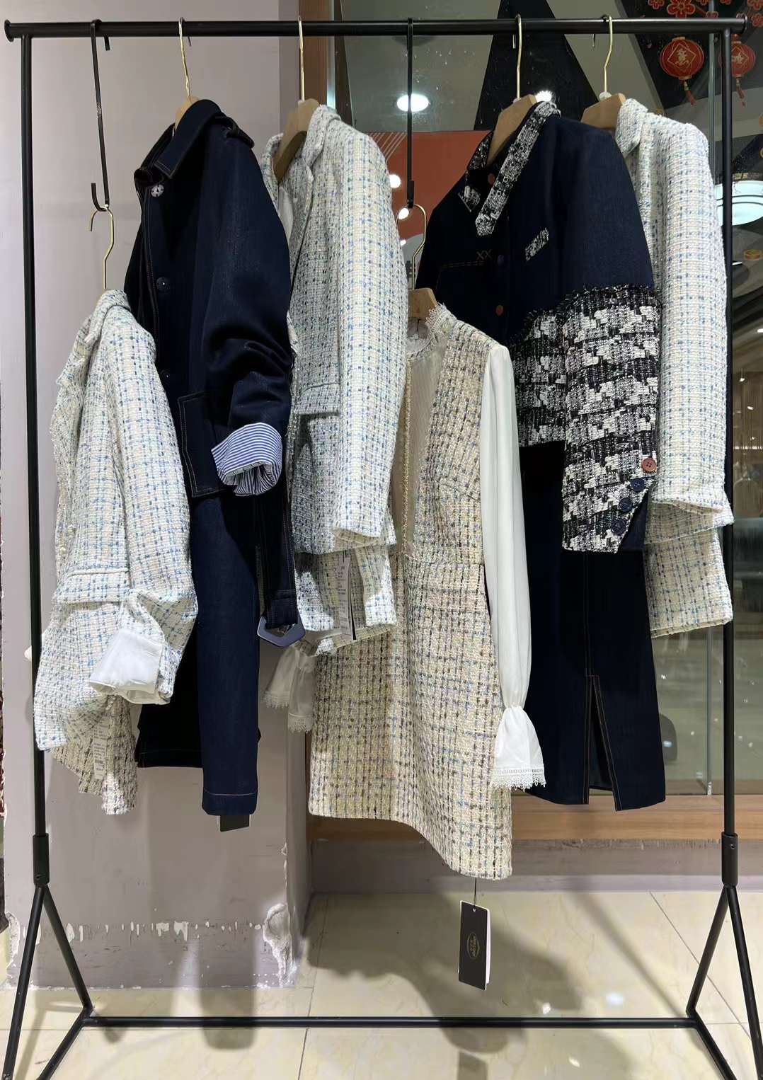 施珞琦2023新款春裝品牌折扣女裝工廠批發(fā)品牌撤柜實(shí)體店女裝批發(fā)貨源