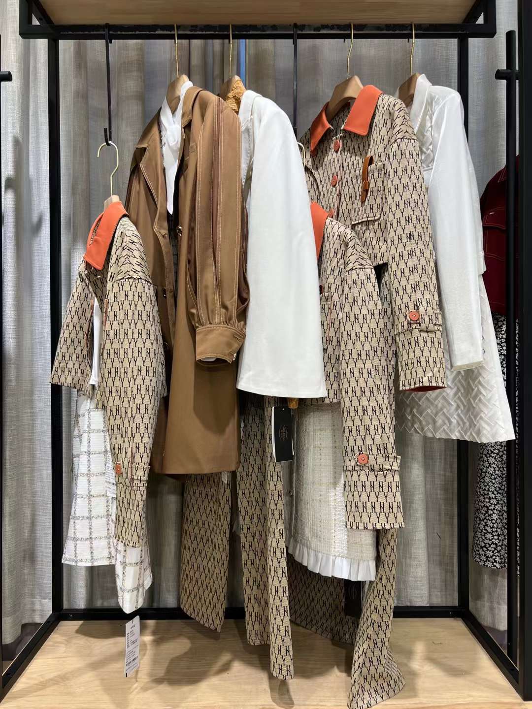 施珞琦2023新款春裝品牌折扣女裝工廠批發(fā)品牌撤柜實(shí)體店女裝批發(fā)貨源