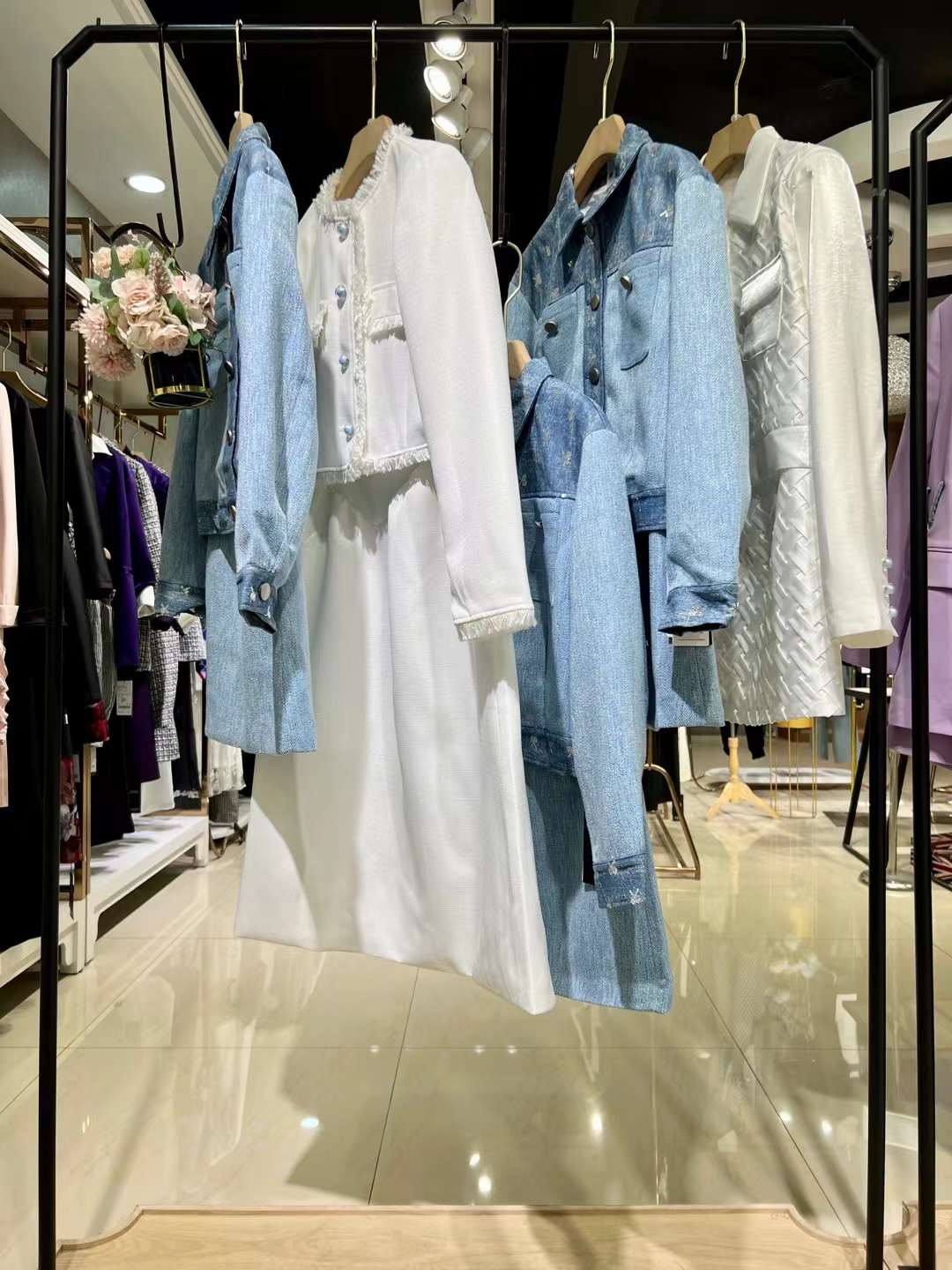 施珞琦2023新款春裝品牌折扣女裝工廠批發(fā)品牌撤柜實(shí)體店女裝批發(fā)貨源