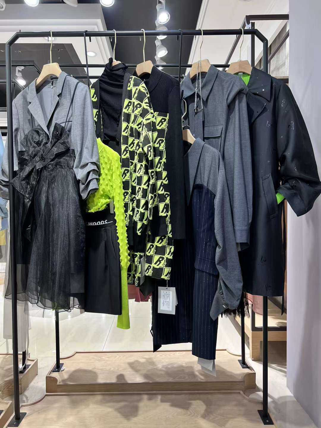 Darren&Gen t ry2023新款春品牌折扣女裝春季新款一 線大 牌庫(kù)存清倉(cāng)貨源