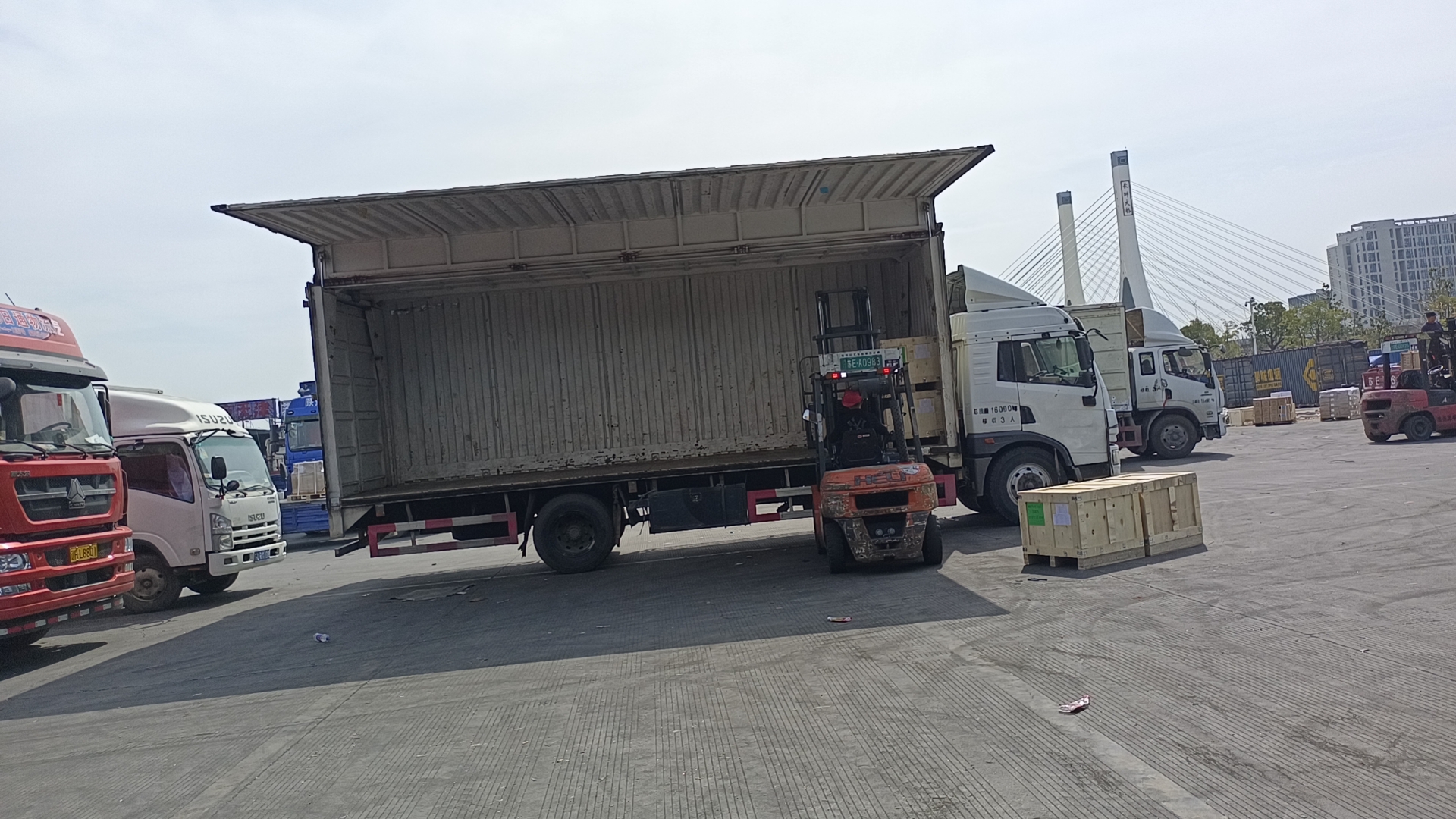 蘇州到六盤(pán)水大件公路 整車(chē)零擔(dān) 家具物流 轎車(chē)托運(yùn) 危險(xiǎn)品專(zhuān)線(xiàn) 化工運(yùn)輸公司    蘇州往六盤(pán)水長(zhǎng)途直達(dá)